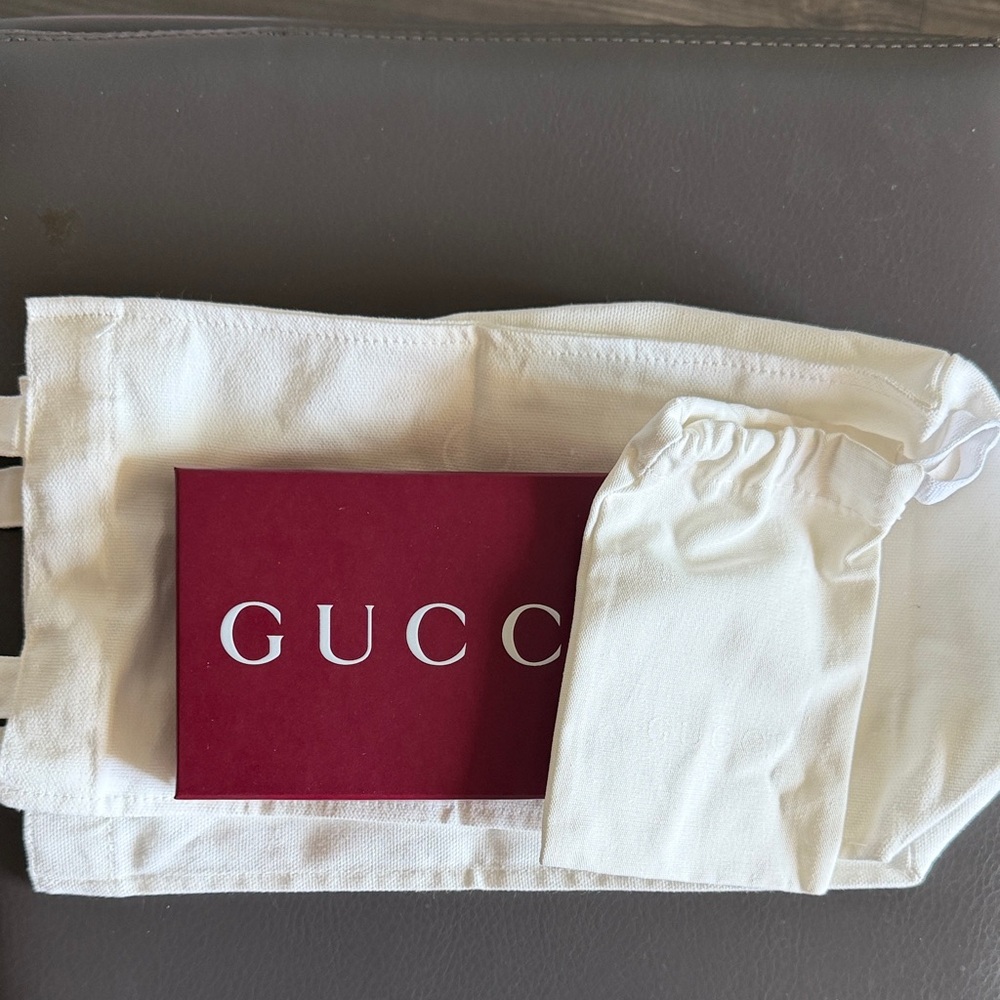 Gucci Beige GG Supreme Card Case with White Dog Motif and Burgundy Trim - Picture 6 of 7